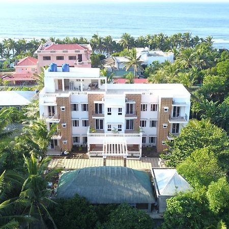 Bernardo'S Lantia Hotel Basco Exterior photo