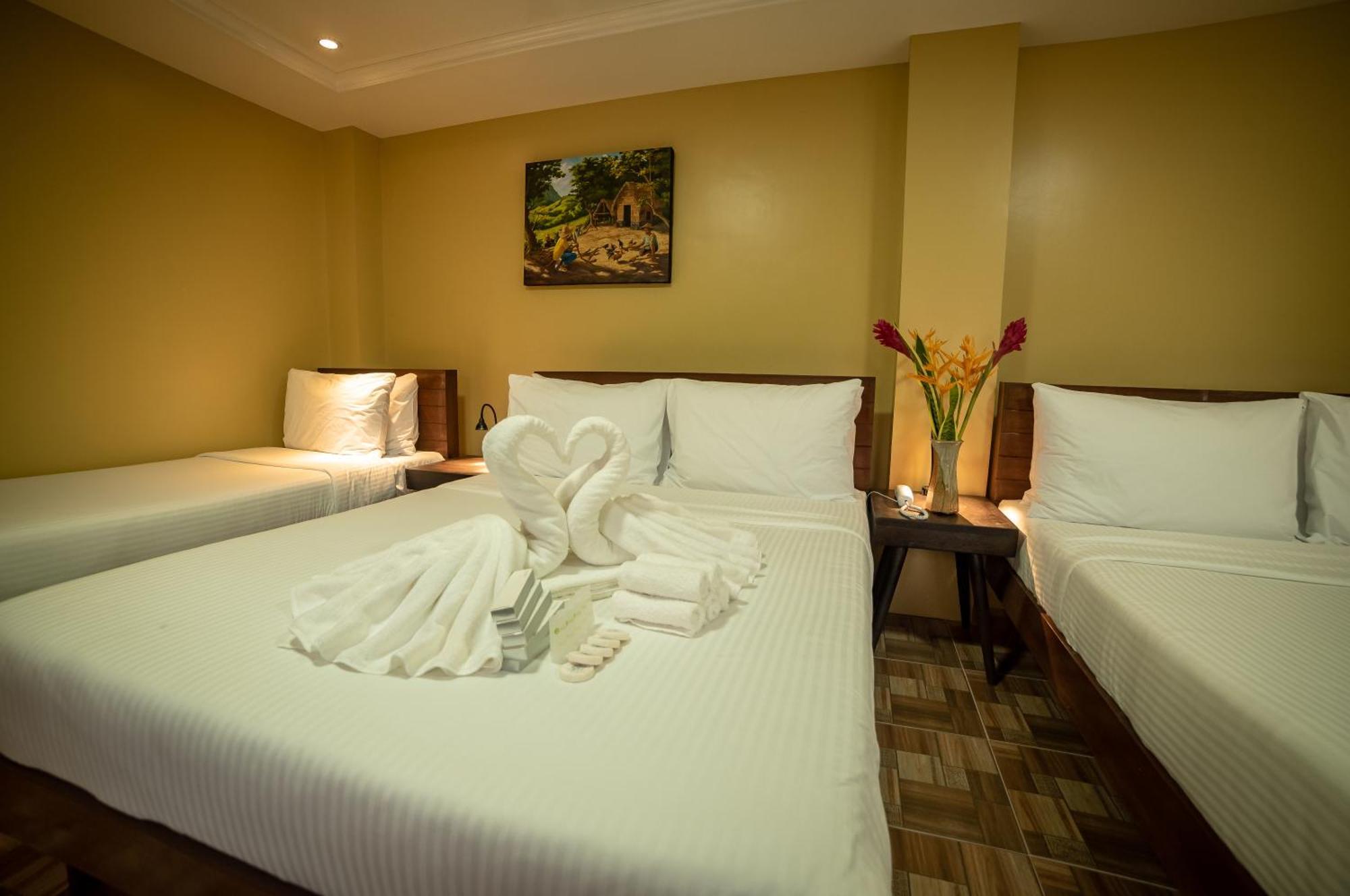 Bernardo'S Lantia Hotel Basco Exterior photo